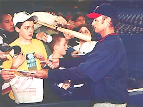 Paul Molitor Signing autographs